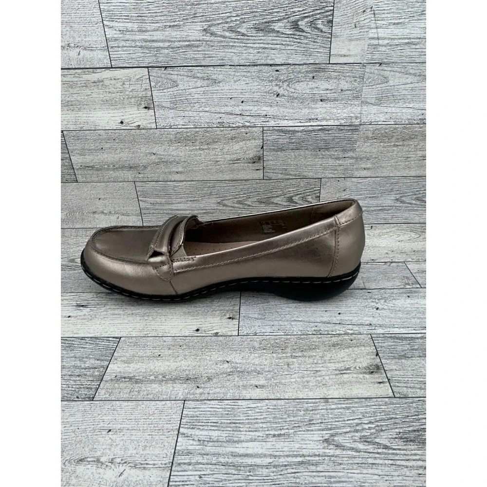 Clarks Collection Ultimate Comfort Women Sz 8M Penny Loafers Metallic Pewter